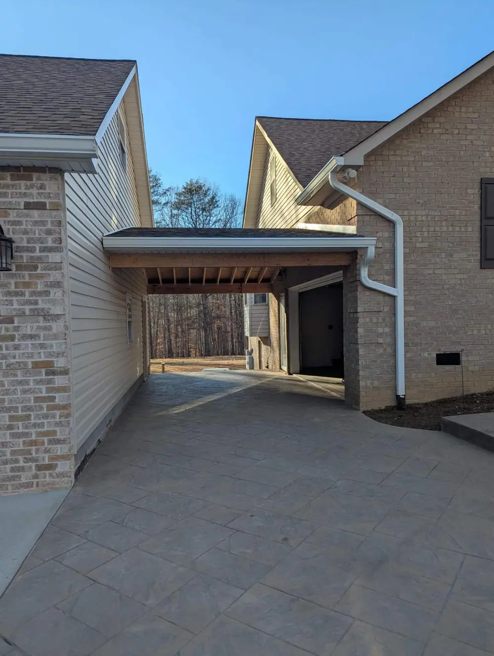 Roofed breezeway between two homes